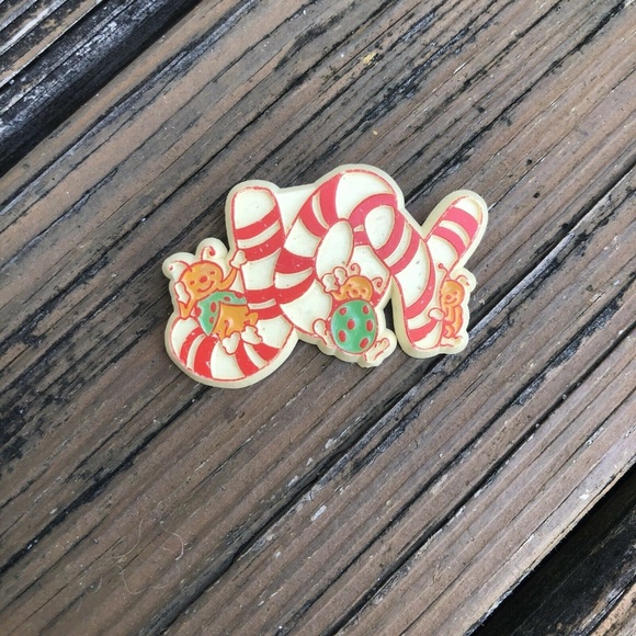 Christmas Joy Brooch Candy Cane Stripe White Ladybug Holiday Plastic Pin Vintage - Picture 2 of 2